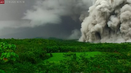 Impresionante timelapse de la erupción del volcán del Monte Semeru de Indonesia