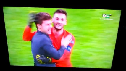 Lại có thêm những kẻ ở trên mây, những giọt nước mắt đầy sung sướng của Tottenham. Chúc mừng