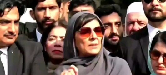 میڈیا پر بھی حملہ ہوا تھا لیکن میڈیا خاموش رہا میڈیا ڈرتا ہے اپنے لیے بھی آواز نہیں اٹھاتا اگر آپ چاہتے ہیں ہم آپ کے لیے آواز اٹھائیں تو ہم تیار ہیں لیکن اگر ہم خواتین نے ہی آپ کے لیے آواز اٹھانی ہے تو مجھے بطور پاکستانی شرم آ رہی ہے ۔علیمہ خان