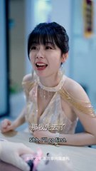 La stagista scoprì il segreto del freddo CEO: lui la prendeva in giro ogni giorno e poi se ne innamorò.