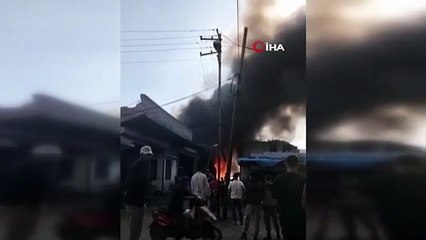 Adana'da hurdacı dükkanı alev alev yandı