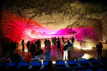 Türk Dünyası Korosu "Tuzluca Tuz Mağaraları"nda konser verdi