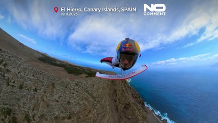 Peter Salzmann réalise un vol en wingsuit historique au-dessus des Canaries, défiant la gravité