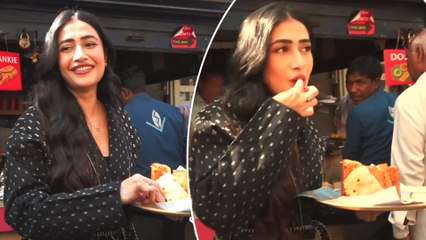 Dhanashree Enjoys A Dosa Meal With Fans And Media At A Street Food Joint In Mumbai