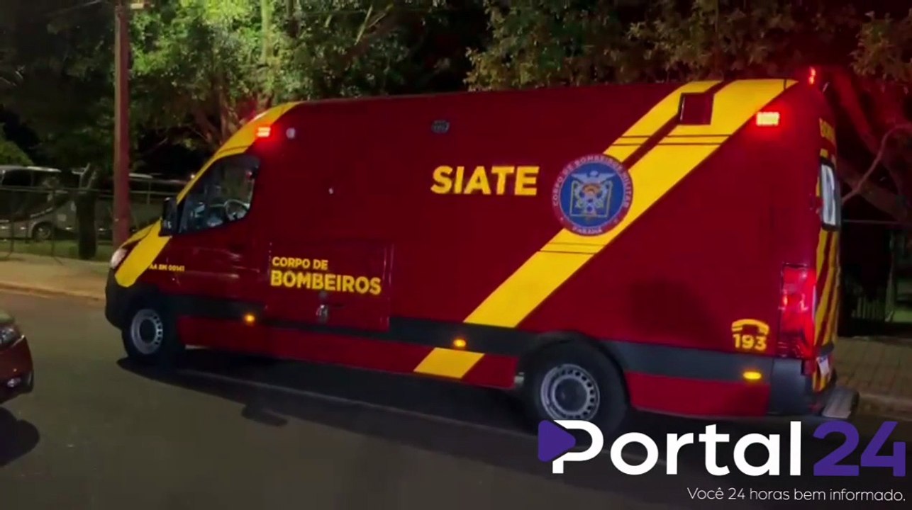 Moto atinge dois carros e jovem fica ferido em Cascavel