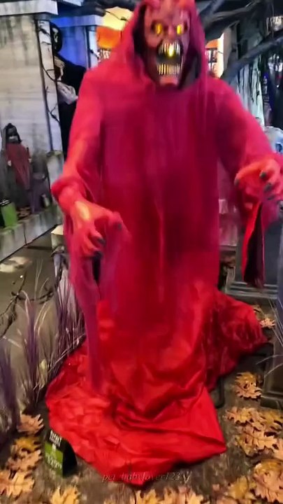 Prank Hallowen On The Mall