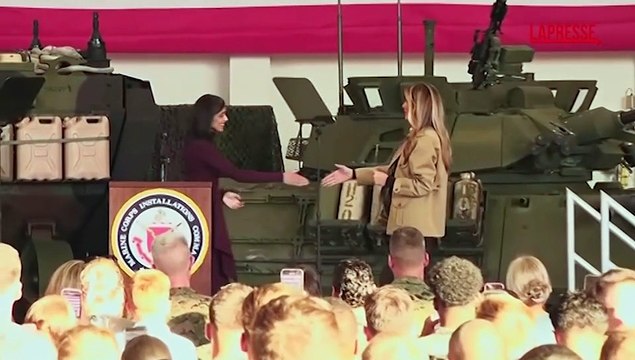 Melania Trump con le famiglie dei militari: la First Lady in una scuola in Carolina del Nord