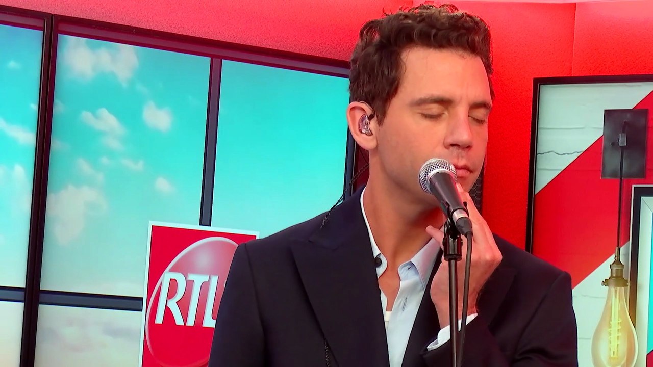 LIVE - MIKA interprète "Relax, Take It Easy" da...