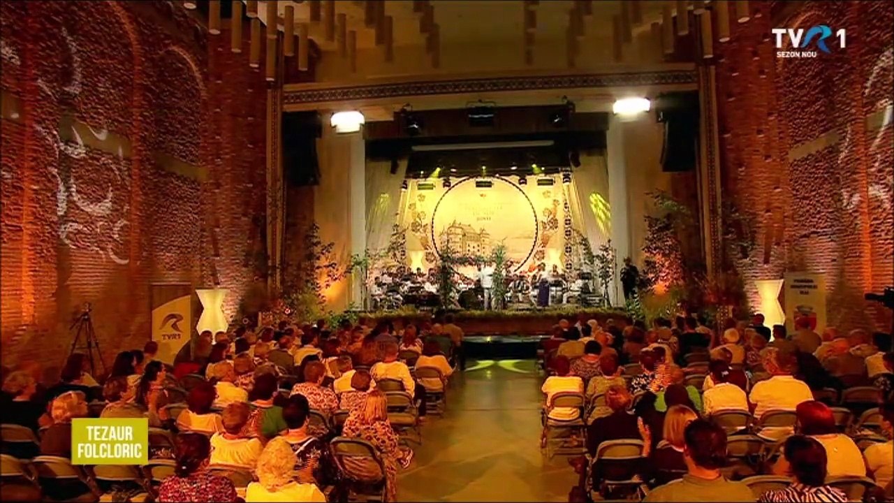 Roxana Reche - Ma uit roata-n asta casa (Festivalul National „Strugurele de aur” - Blaj - Tezaur folcloric - TVR 1 - 09.11.2025)