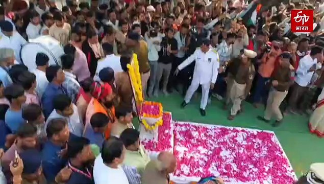 शहीद इंस्पेक्टर आशीष शर्मा की अंतिम विदाई में उमड़ा जनसैलाब, मोहन यादव समेत कई मंत्रियों ने दिया कंधा