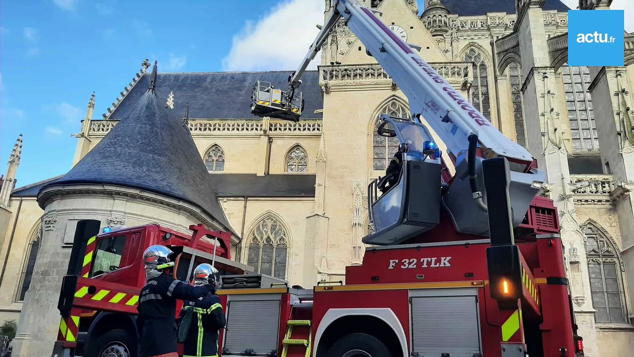 Exercice incendie à l'église de La Ferté-Bernard : les sapeurs-pompiers dans le feu de l'action