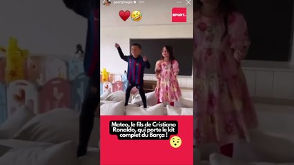 Mateo, le fils de Cristiano Ronaldo, porte le kit complet du Barça #realmadrid #barcelona #cr7