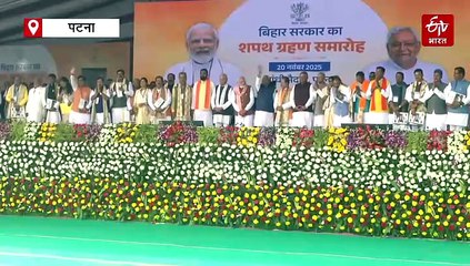 नीतीश के शपथ समारोह में पीएम मोदी ने लहराया गमछा, बिहार की संस्कृति और आमजन से जुड़ने का संदेश