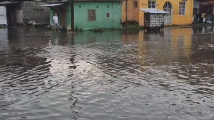 Fuertes lluvias en Colón dejan varias calles anegadas