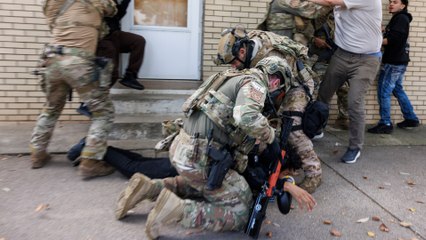 Vecinos documentan la represión del ICE en Chicago