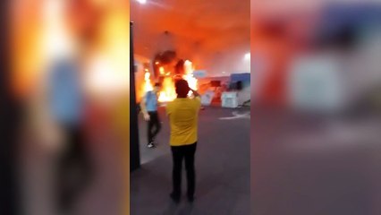 Por un incendio tuvieron que evacuar de urgencia la cumbre climática COP30 en la ciudad brasileña de Belém