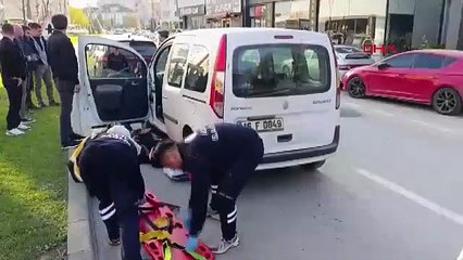 Bursa\'da hafif ticari araç cipe çarptı