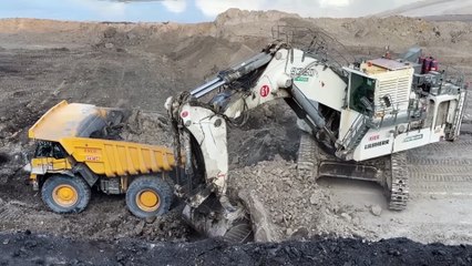 Epic In action Videos of the Liebherr R9350 Excavator Loading Caterpillar Dumper ~ Miningstory