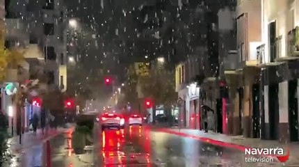 El temporal trae los primeros copos de nieve a Pamplona
