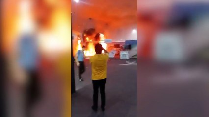 Por un incendio tuvieron que evacuar de urgencia la cumbre climática COP30 en la ciudad brasileña de Belém
