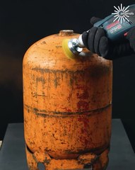 Turning a rusty bin into the BBQ grill of the summer!🙌