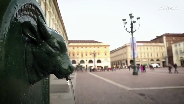 Viva Mattarella , torna a Torino striscione in piazza San Carlo