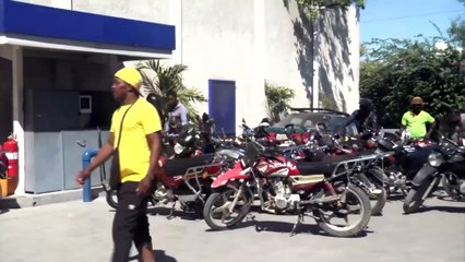 Difikilte pou machin ak moto achte gaz nan ponp yo.