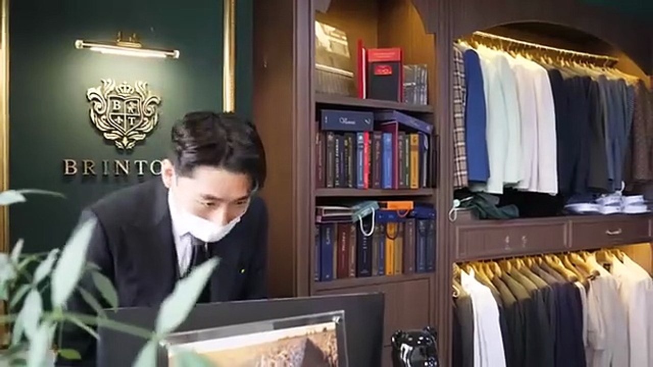 Custom suits making process by veteran tailor with 40 years of experience. Korean master tailor