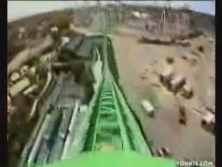 montagnes russes vertigineuses! wouaouh!!!