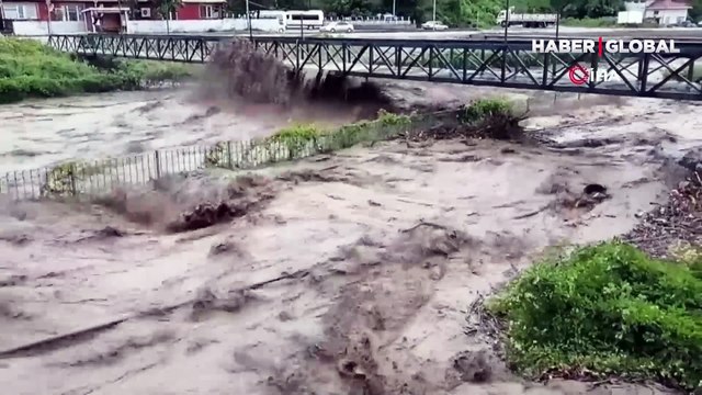 Kastamonu'da sel suları 2 köprüyü yıktı böyle yıktı, evleri su bastı: Yaşanan felaket kameraya yansıdı!