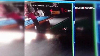 4 bin TL alacağı için bilardo salonunu ateşe verdi: Dehşet yaşattığı anlar kameraya yansıdı!