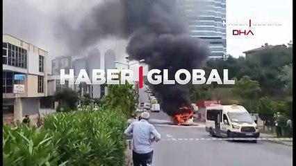 İstanbul Bağcılar'da yolcu minibüsü alev alev yandı!