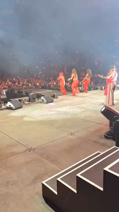 Davido tearing down State Farm Arena with “AWUKE” for his 33rd birthday!21,000 voices, one unstoppable energy. A fully sold-out shutdown in Atlanta! 🔥🏟️✨#5iveAliveTour #DavidoAt33