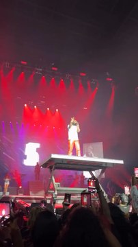 20/11 | @davido performing “OVER DEM” — LIVE at his SOLD-OUT 5IVE ALIVE TOUR + OFFICIAL BIRTHDAY CONCERT at the 21,000-capacity State Farm Arena, Atlanta! 💥5️⃣BEST BIRTHDAY EVER ! 🔥❤️#5iveAliveTour #DavidoAt33