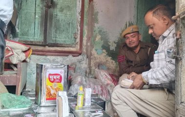 डीएसटी ने रात भर की निगरानी, सुबह खुलते ही घी के कारखाने पर मारा छापा