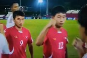 Polémico saludo de los jugadores de Corea del Norte a Japón: puñetazos