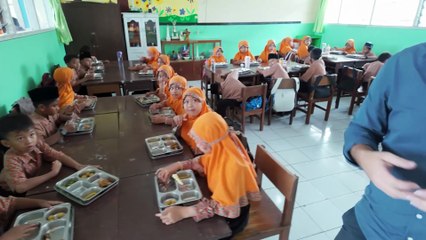 Thousands of children sick from Indonesia’s free meals program