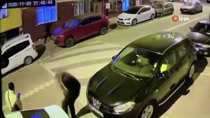 Sokakta 2 kişiye silahlı saldırı