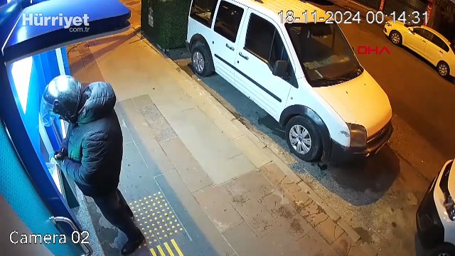 ATM'de hırsızlık anbean kamerada! 39'da yakayı ele verdi