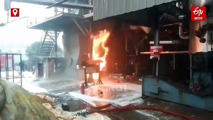 गोरखपुर में फैक्ट्री में लगी भीषण आग, दमकल की कई गाड़ियां पहुंचीं