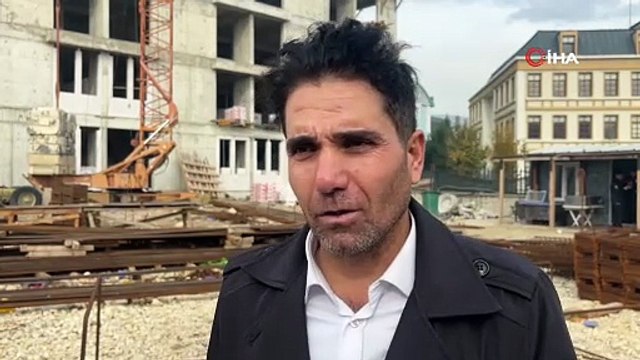 4 aydır maaş alamayan işçiler, çatıya çıktı: İçeride biriken para yaklaşık 3.5 milyon lira