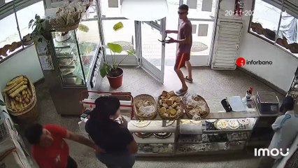 Video: dos ladrones intentaron robar una panadería en Lanús y las empleadas los enfrentaron con una cuchilla