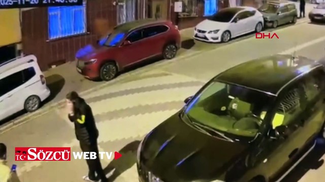 Esenyurt'ta sokakta bekleyen 2 arkadaşa silahlı saldırı kamerada