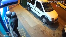 İstanbul’da aynı bankanın 15 farklı ATM’sinden tornavidayla yaklaşık 200 bin TL çalan zanlı kamerada