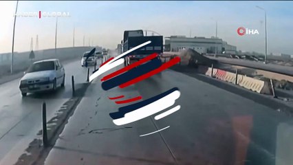 Hatalı sollama yapan araç tırın altına girdi: 6 yaralı