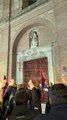 Cantan el Cara el Sol a las puertas de una iglesia de Valladolid en los 50 años de muerte del dictador Franco