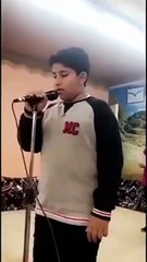 بالفيديو موقف رائع من معلم تجاه تلميذه  داخل مدرسة بالسعودية