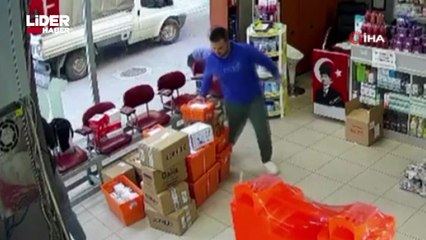 Bursa’da kan donduran olay: Sokak ortasında genç kadının kıyafetlerini çıkarmaya çalıştı