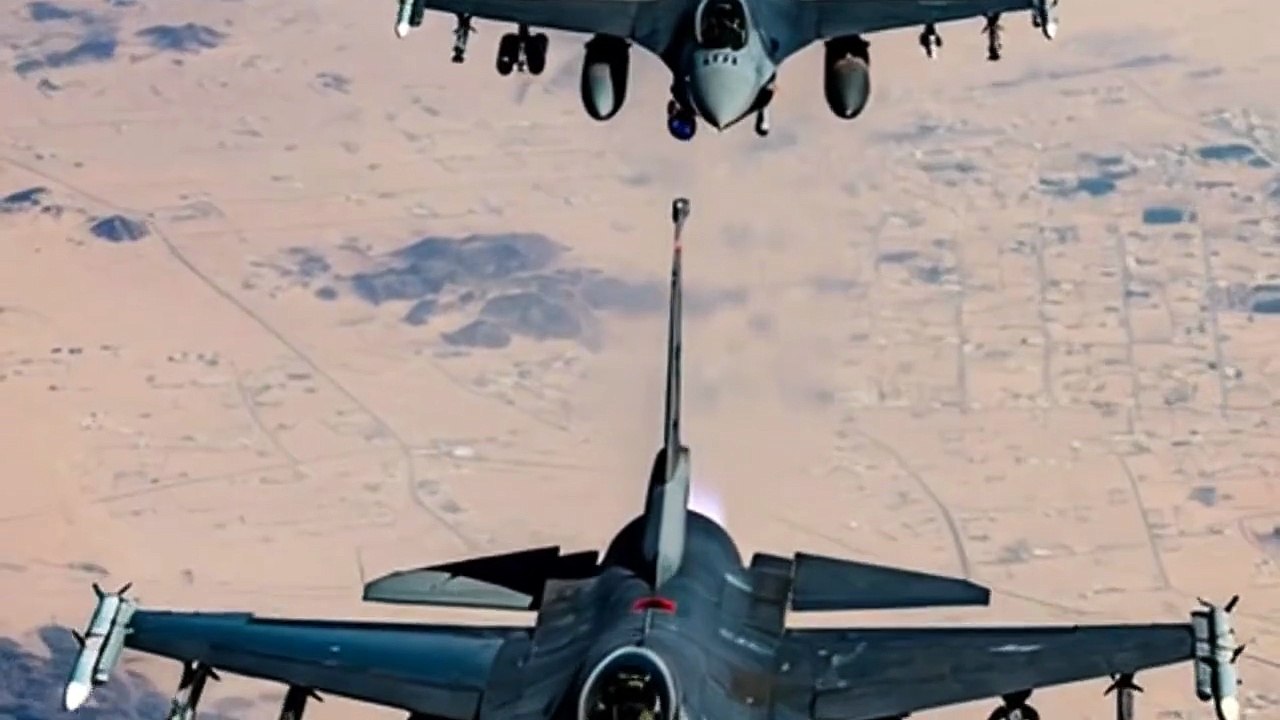 INSANE Vertical F-16 Formation 😱🔥 Loaded with BOMBS Over the Desert 🌵⚡