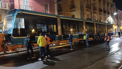 Tram del Mare, le immagini dell'arrivo del primo treno a Napoli